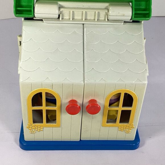 Vintage Little Tikes Cozy Cottage House Carry Case Beds People Dog - Picture 9 of 16